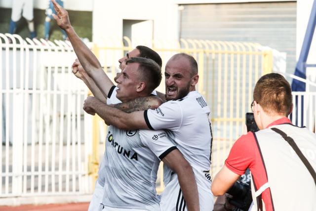 吉迪23+15+10公牛险胜雄鹿 雷霆灭黄蜂10连胜